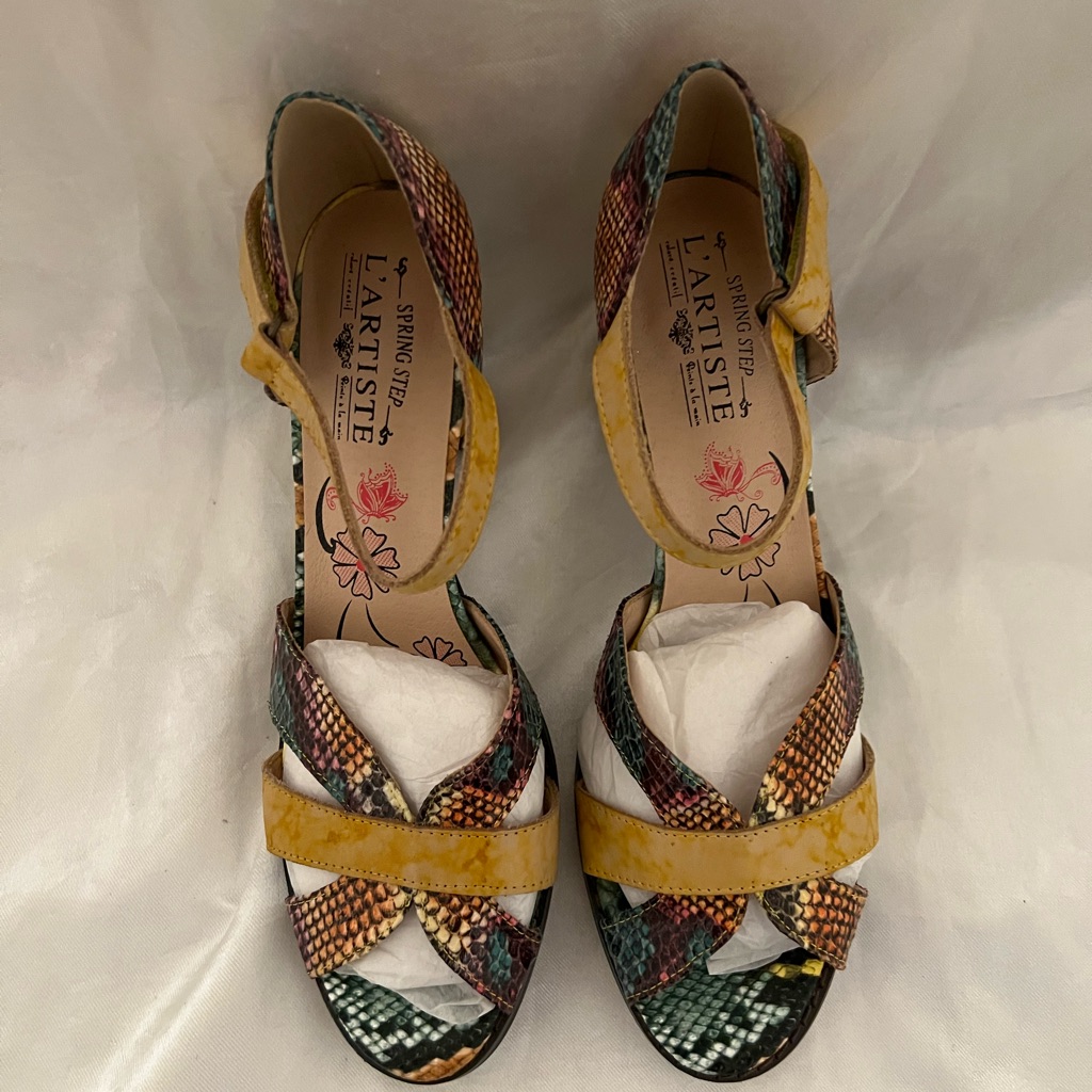 L Artiste Brand New Size 41
